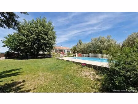 villa plain-pied 4 chambres 1172 m² terrain avec piscine et vue.
