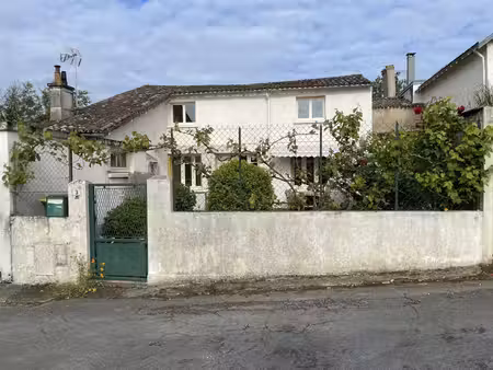 charmante maison de village à sanxay
