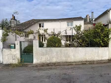 charmante maison de village à sanxay