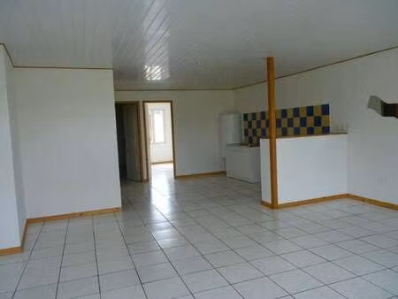 location appartement 3 pièces à anglade (33390) : à louer 3 pièces / 63m² anglade
