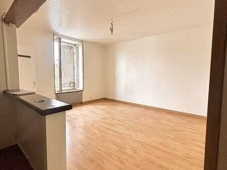 location appartement t1 à quimper (29000) : à louer t1 / 25m² quimper