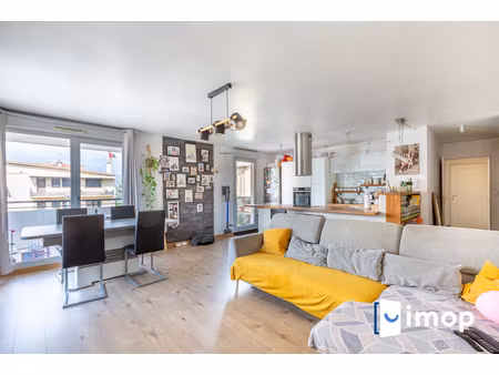 t3 avec balcon et parking