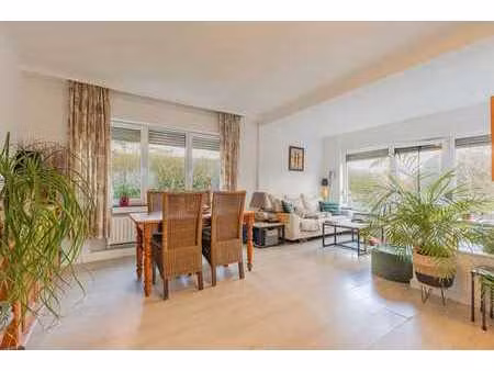 magnifique rez-de-chaussée 2 chambres avec jardin et garage