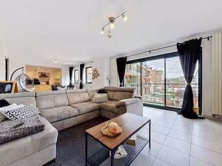 appartement lumineux 2 chambres avec parking à salzinnes