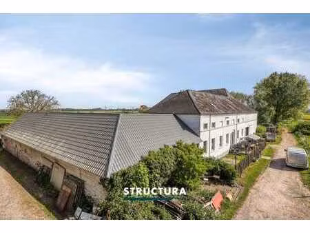 ferme avec beaucoup de potentiel