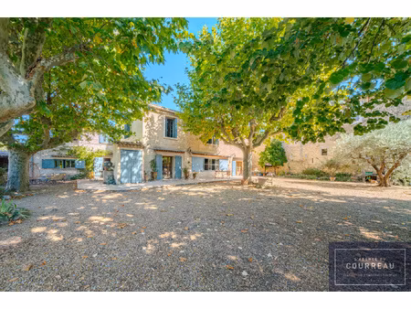 mas de 290 m2 sur une parcelle de 2800 m2