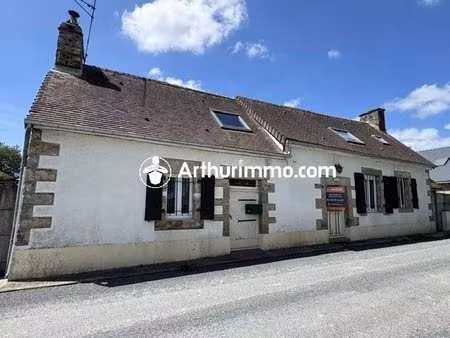 maison en pierre avec dépendance