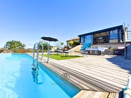 maison familiale 4 chambres avec piscine et sous-sol complet