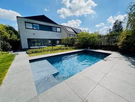 villa 4 ch. avec piscine (2016) + climatisation!