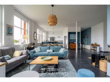 loft avec terrasse dans une ancienne usine textile
