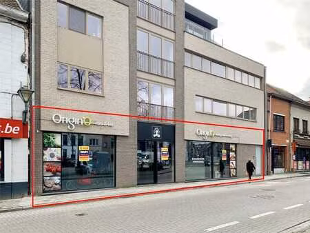 instapklaar commercieel gelijkvloers op zichtlocatie hout...
