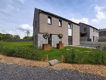 nouvelle construction sise au calme  à vonêche