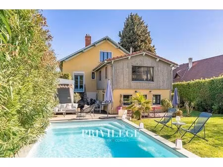 maison familiale rénovée avec piscine  jardin paysagé et possibilité de revenus locatifs