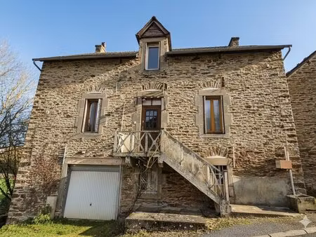 maison de caractère sur son terrain d'environ 850m² avec possibilité de studio/gîte...