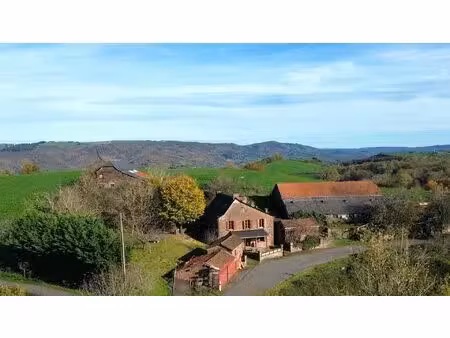 corps de ferme de caractère avec + de 25 hectares + plusieurs dépendances