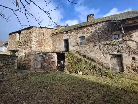 charmante maison en pierres a renover avec dependances