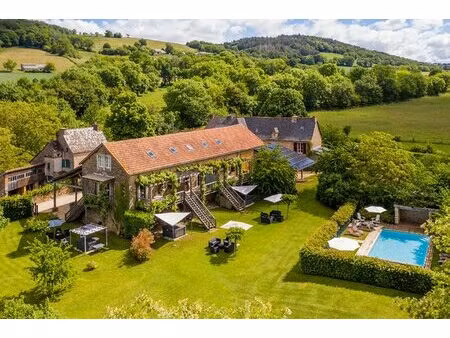 ensemble immobilier de caractère composé d'une maison principale et de 3 gîtes classés