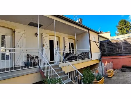 grand appartement t4 avec extérieur et garage véhicule