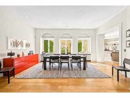 proximité châtelain. jolie maison de caractère avec garage