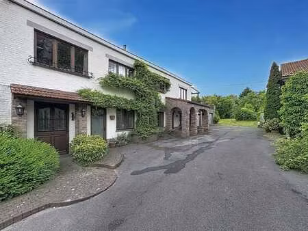 maison aux nombreuses possibilités d'aménagement située sur