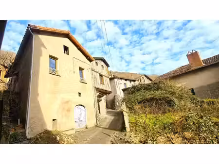 maison de village à restaurer avec terrain et dependance