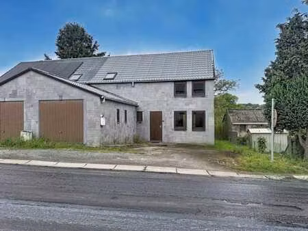 agréable maison 3 façades avec garage