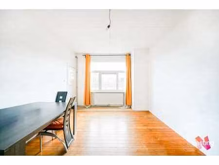 charmant appartement lumineux avec terrasse à rénover