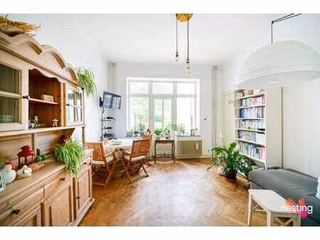 magnifique rez-de-chaussée avec grand jardin