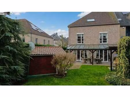 maison 3 façades 304 m²  jardin 4 ares  peb c+