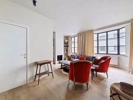 churchill/montjoie : bel appartement meublé avec cour