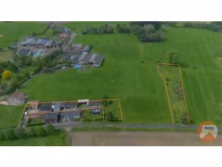 hofstade - charmante gelegen woning met bijgebouwen en weide