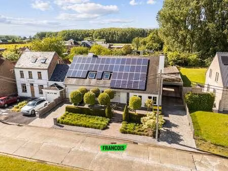 villa spacieuse et élégante avec 47 panneaux solaires et ma…