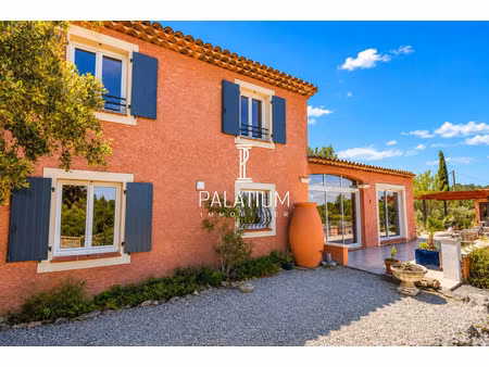 villa 6 pièces  4 chambres  garage  terrain 29000m²