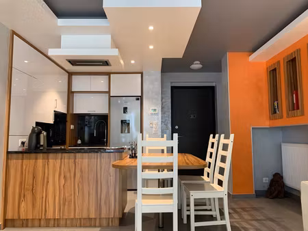 bel appartement t2 avec terrasse dans une copropriété récent