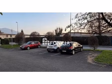 place de parking au coeur de douvaine