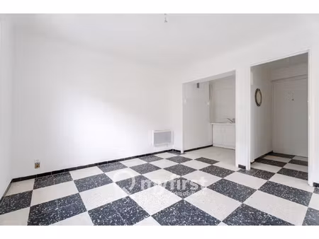 coeur de ville de six-fours : appartement t2 avec garage