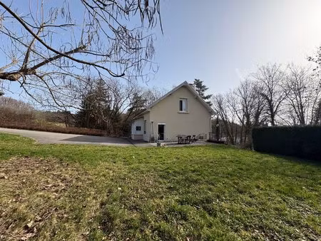 a 20 min de belfort:beller maison dans un cadre verdoyant.