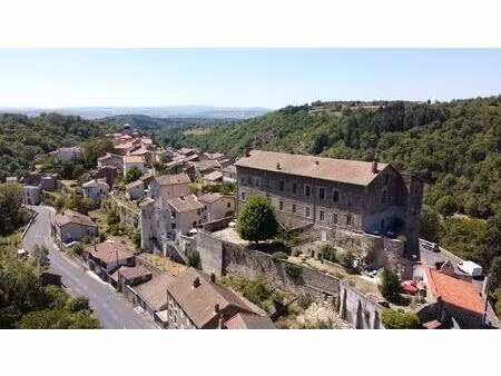 ancien couvent du xviie siècle à auzon. –