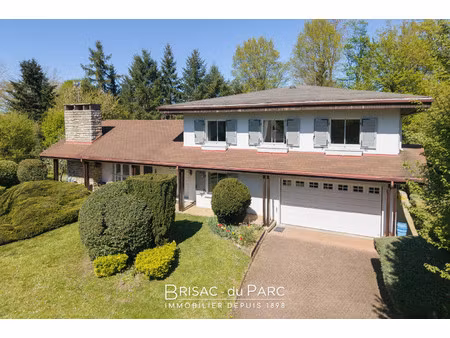 maison de luxe à vendre dans le quartier chateau-visitation