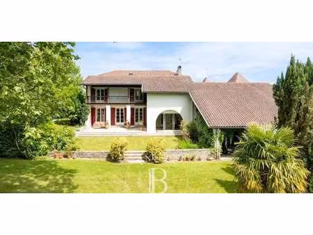 maison avec piscine et terrasse urt (64)