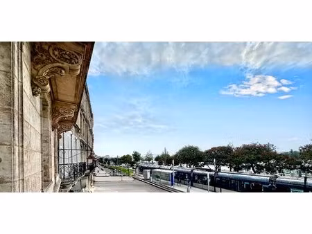 chartrons - duplex d'époque à renover - face à la garonne.