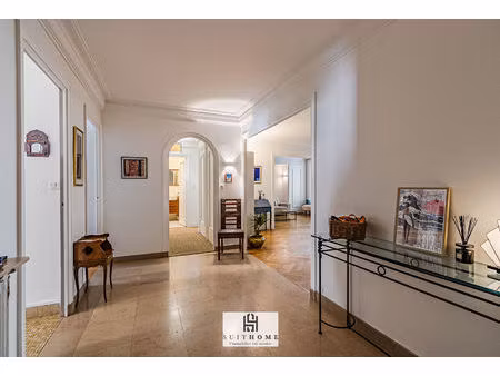 joli appartement coeur quartier préfecture.