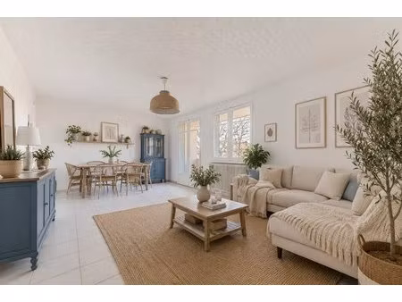 t4 66 m² entièrement rénové – balcon – lyon 8