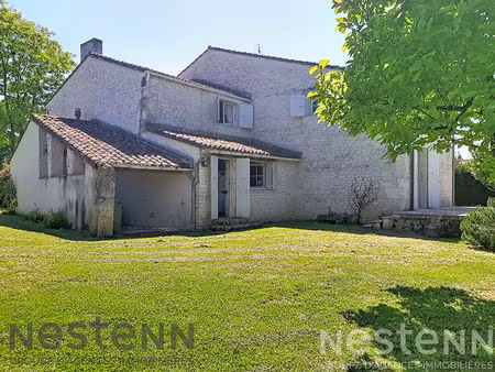 a vendre  maison saint romain de benet  en pierre  200m²  6 chambres  piscine  terrain env
