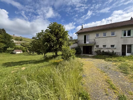 maison à rénover dans avec grand terrain