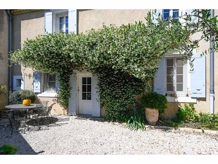 propriété en provence avec jardin et 2 appartements indépendants avec revenu locatif