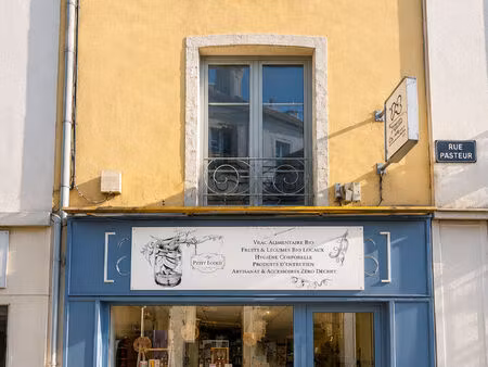 immeuble de plus de 180m2 à vendre sur 3 niveaux à chaumont - local commercial et terrasse