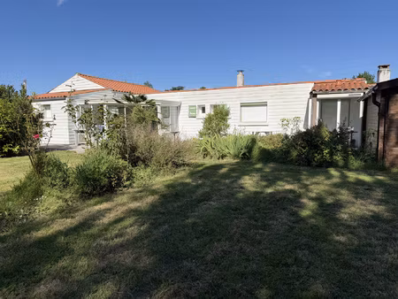 aizenay  en campagne maison 3 chambres sur 2763m2 de terrai