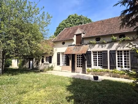 maison 7 pièces avec terrain  au calme.