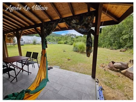 terrain plat avec petite maison proche plage de grande anse